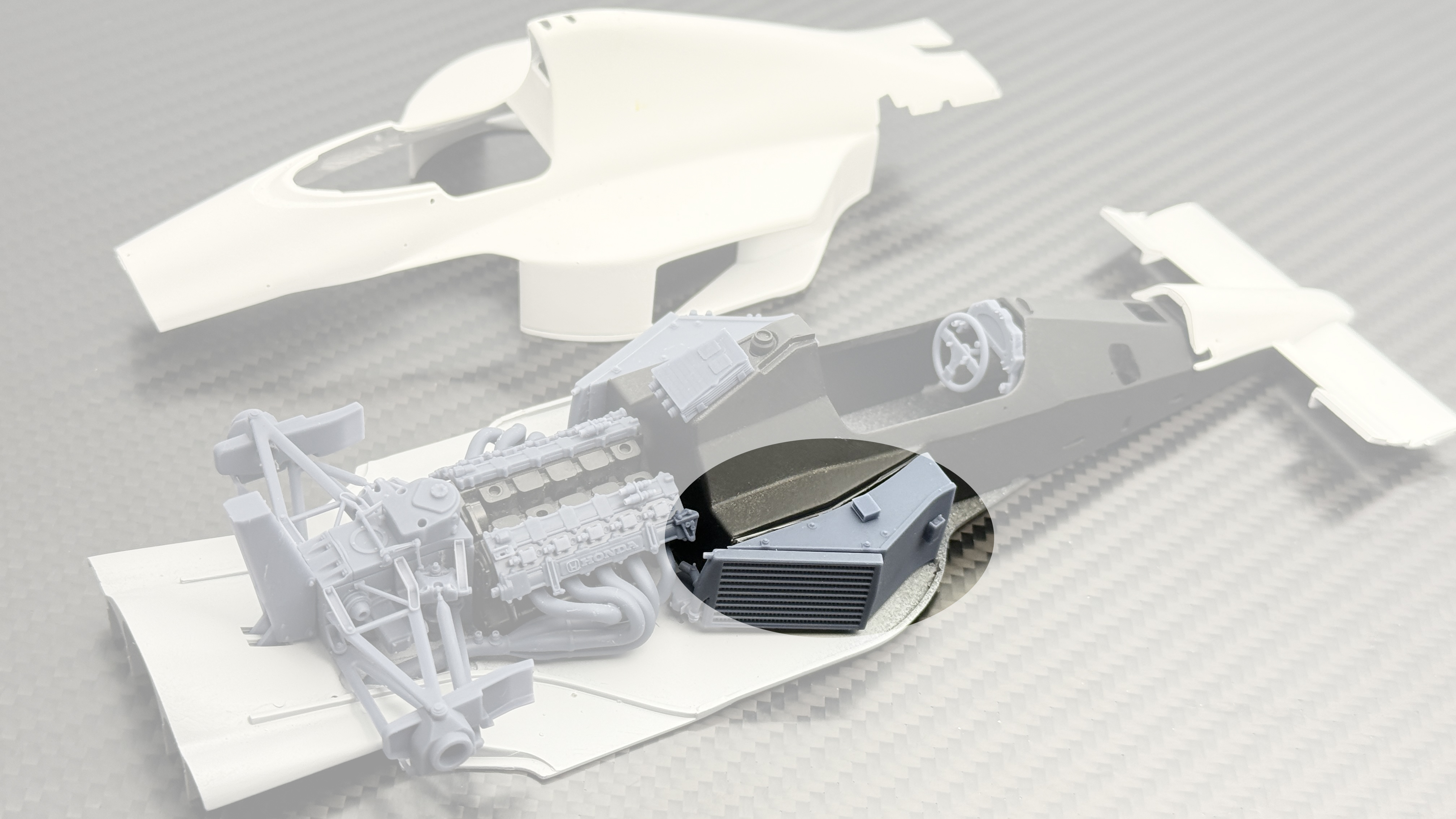 ギアボックス周辺の肉抜き等でシャープに。