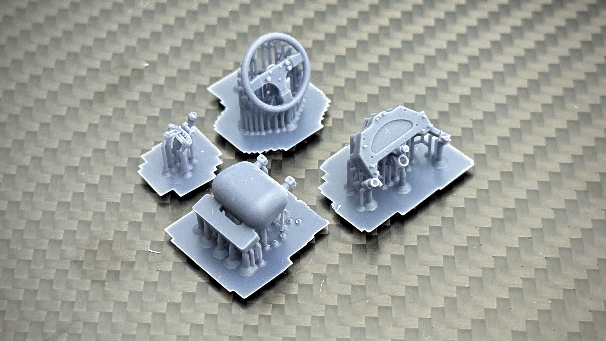 ギアボックス周辺の肉抜き等でシャープに。