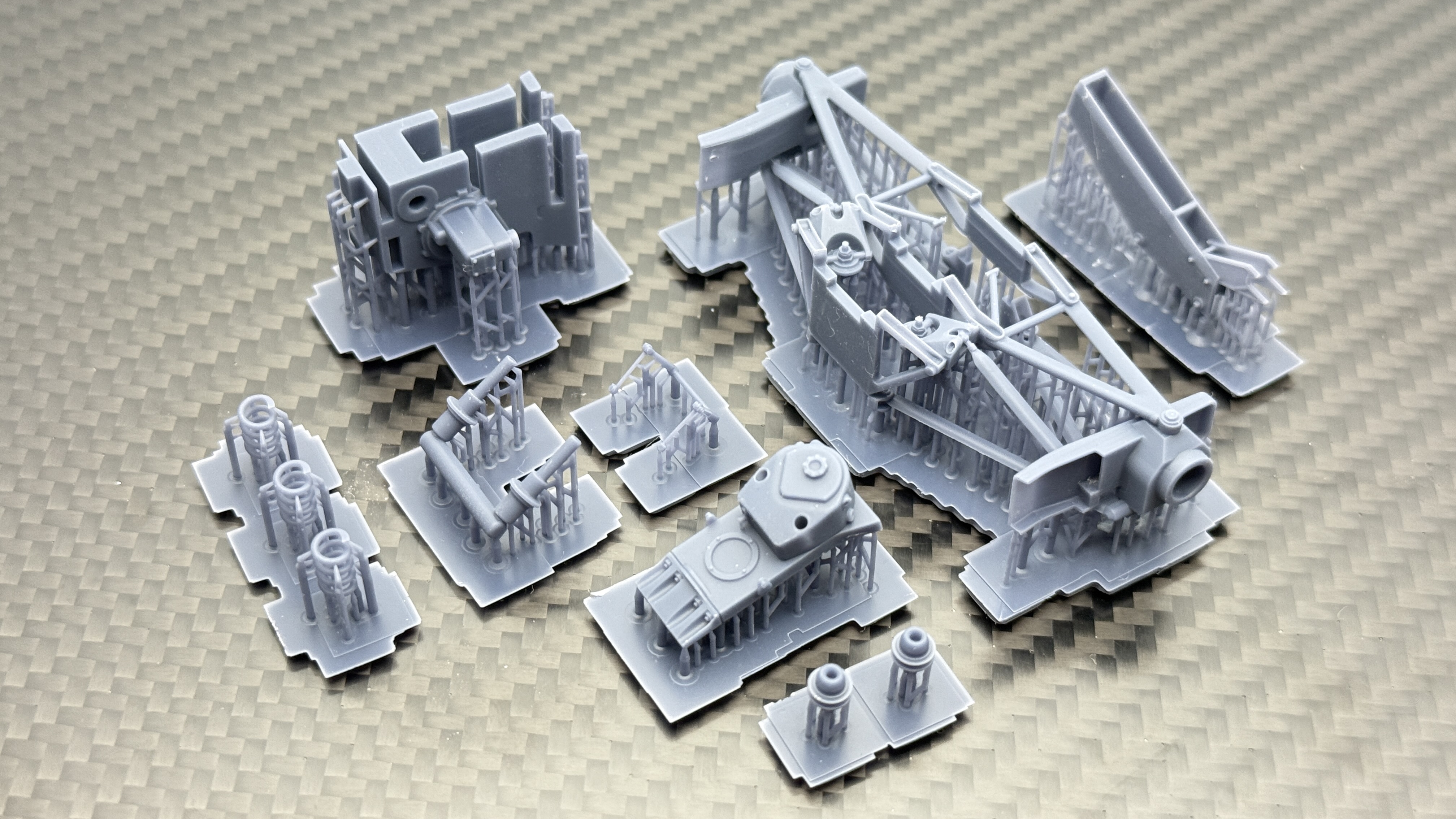 ギアボックス周辺の肉抜き等でシャープに。